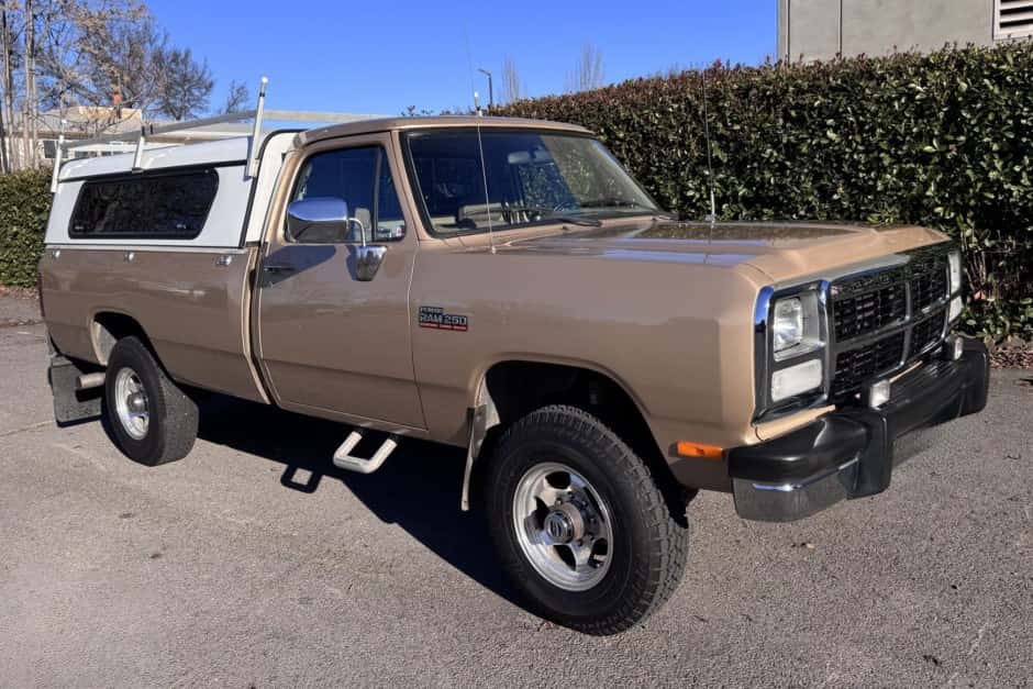 1991 Dodge Ram (1981-1993) sold for $18,500