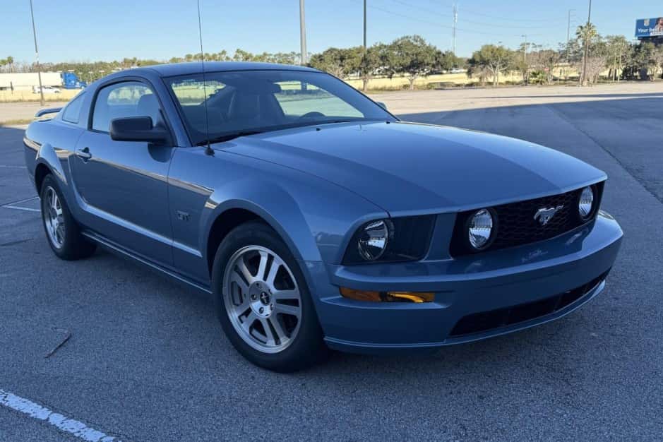 2006 Ford Mustang S197 2005-2014 sold for $18,500