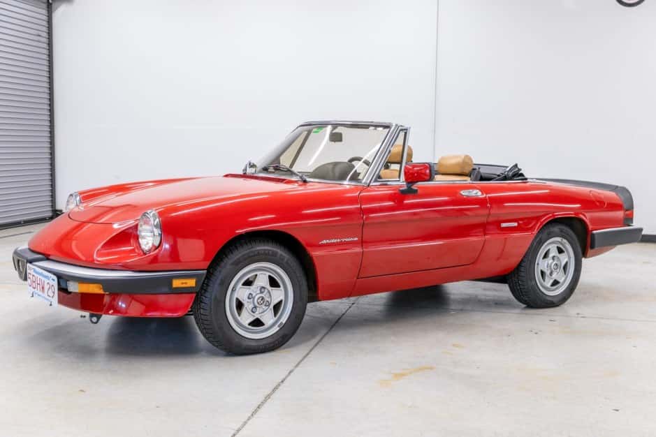 1986 Alfa Romeo 105/115 Spider Series 3 sold for $16,250