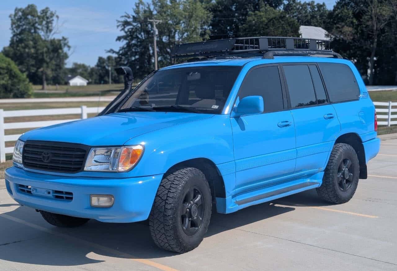 2001 Toyota Land Cruiser AWD sold for $8,558