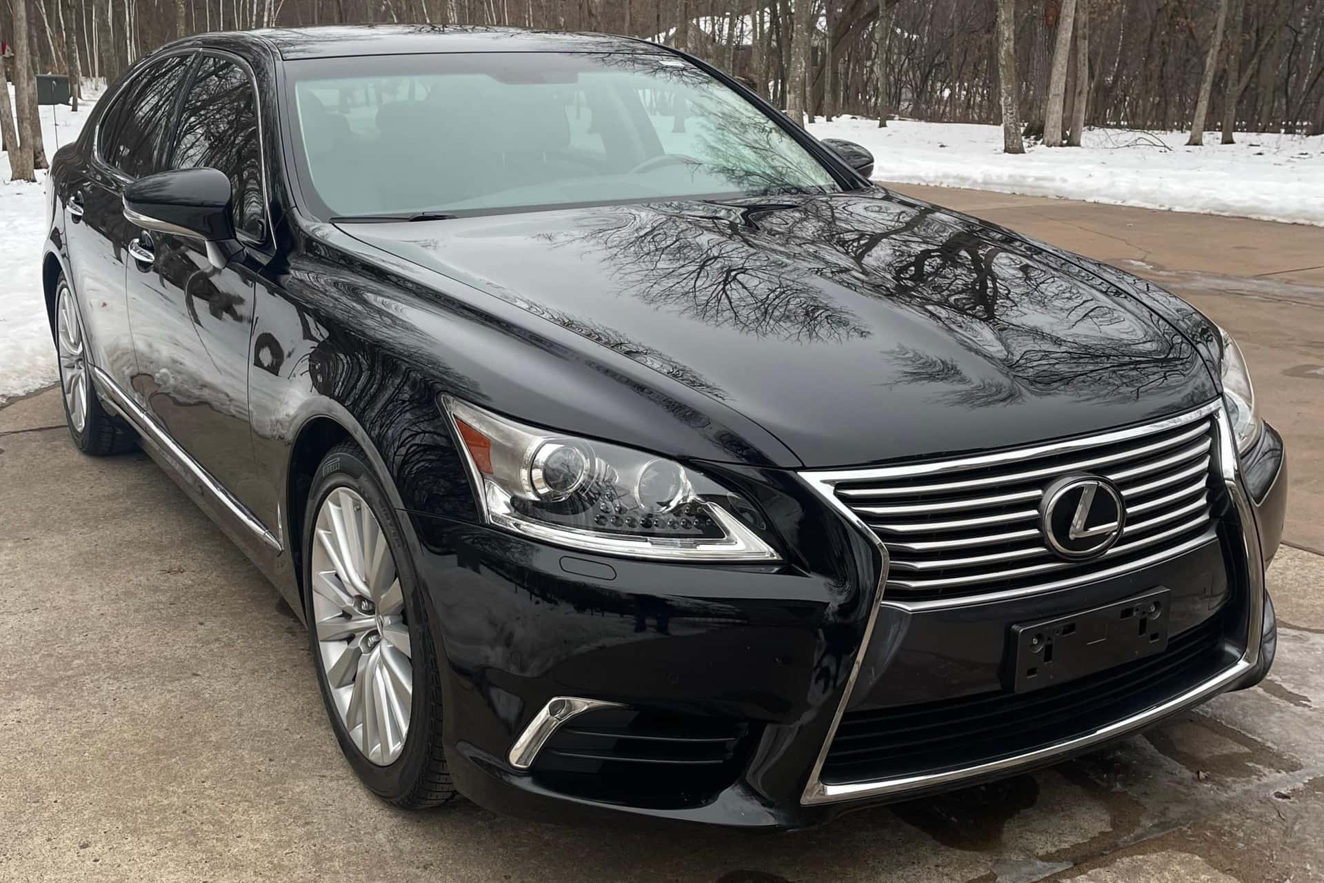 2015 Lexus LS sold for $15,000
