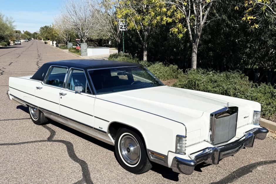 1977 Lincoln Continental (1970-1979) sold for $17,500