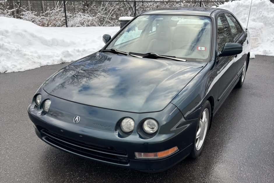 1996 Acura Integra sold for $7,600