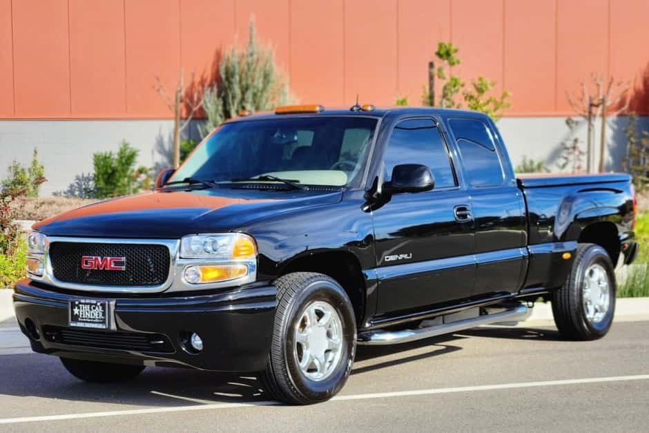 2002 GMC Sierra (GMT800 1999-2007) sold for $21,500