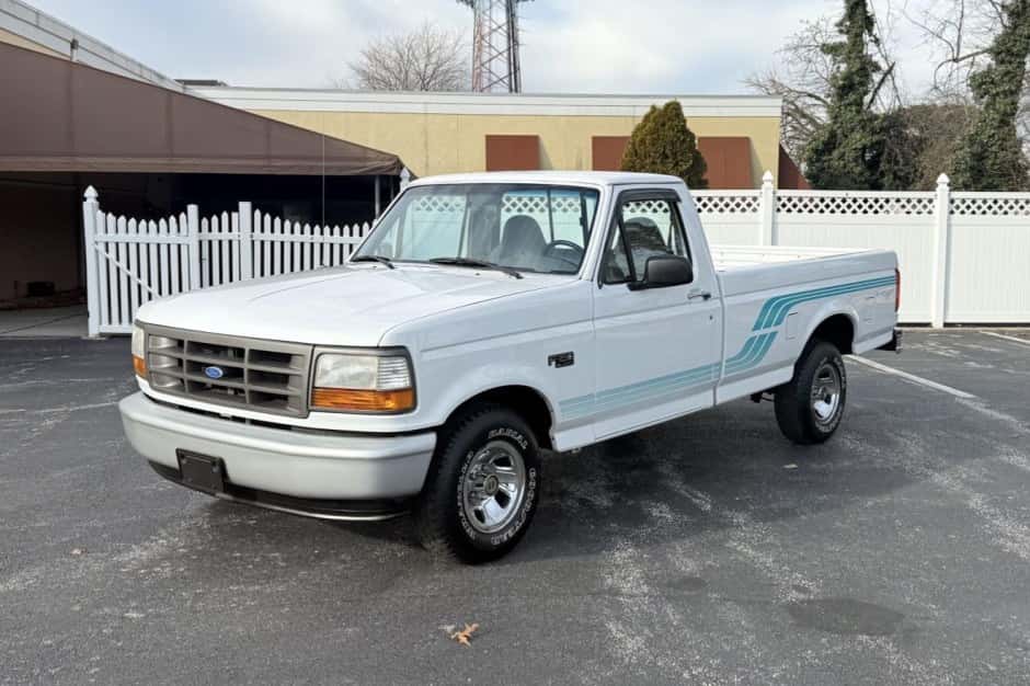 1995 Ford F-Series 1992-1997 sold for $10,500
