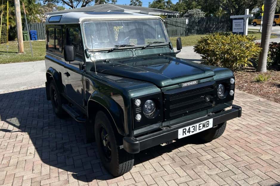 1998 Land Rover 90 / Defender 90 (Euro Spec) sold for $17,000
