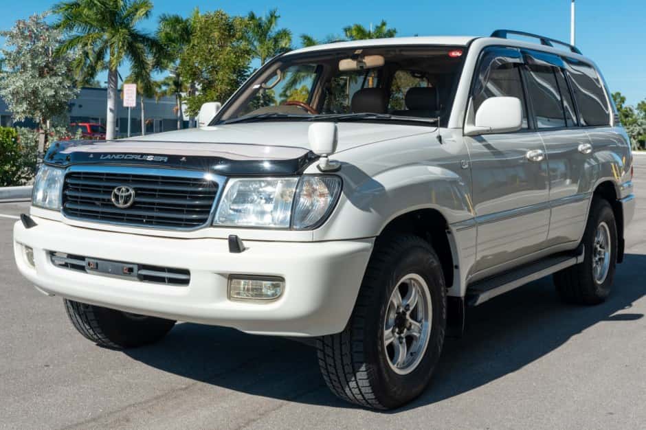 2000 Toyota Land Cruiser 100-Series sold for $17,000