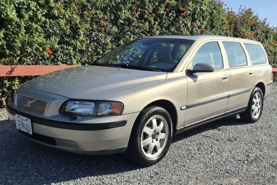 2004 Volvo V70 sold for $4,250