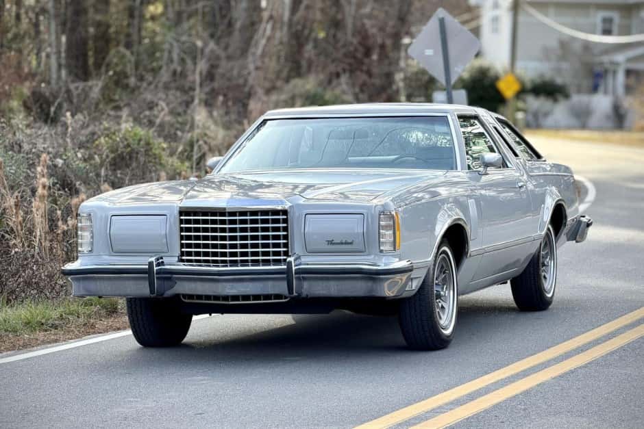 1977 Ford Thunderbird (1977-1979) sold for $12,100
