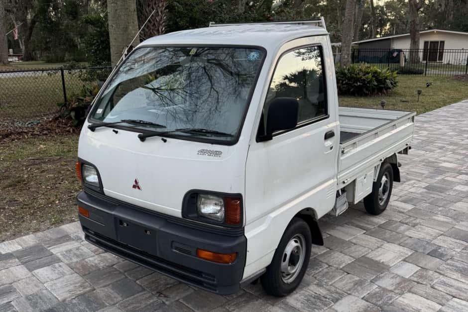 1996 Mitsubishi Minicab sold for $6,900