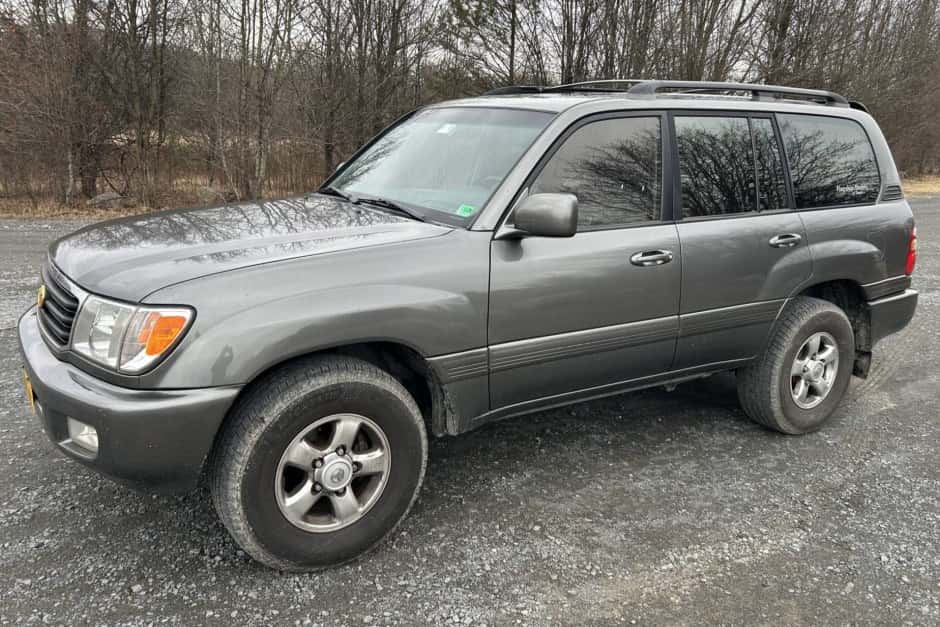 2000 Toyota Land Cruiser 100-Series sold for $8,200