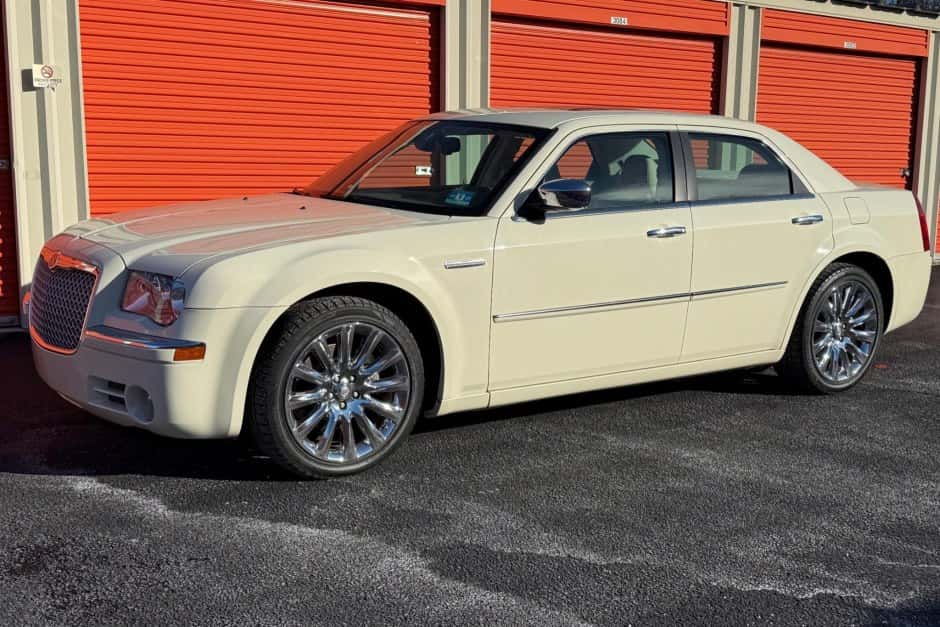 2009 Chrysler 300 (2005-2023) sold for $12,750