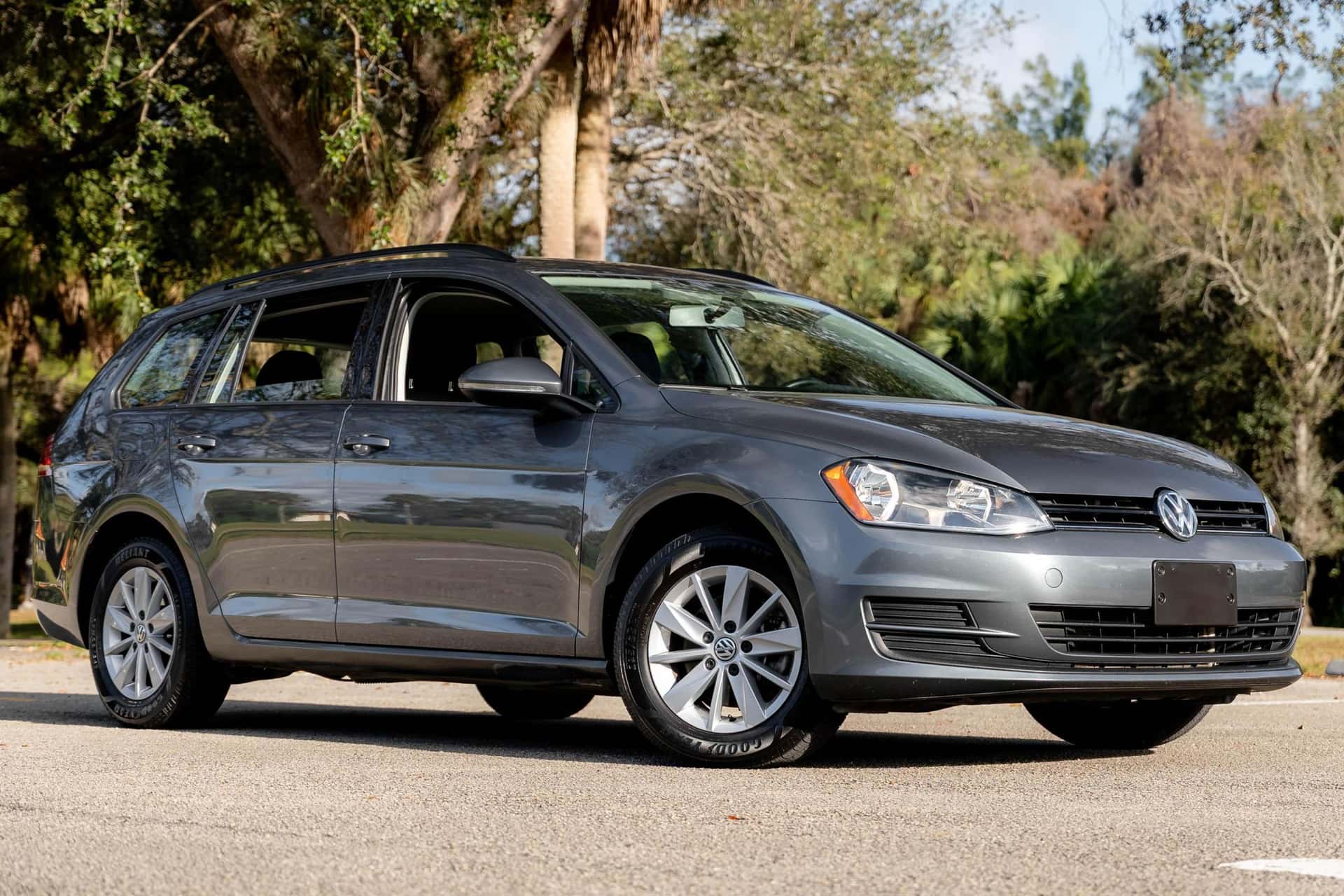 2016 Volkswagen Golf sold for $11,500
