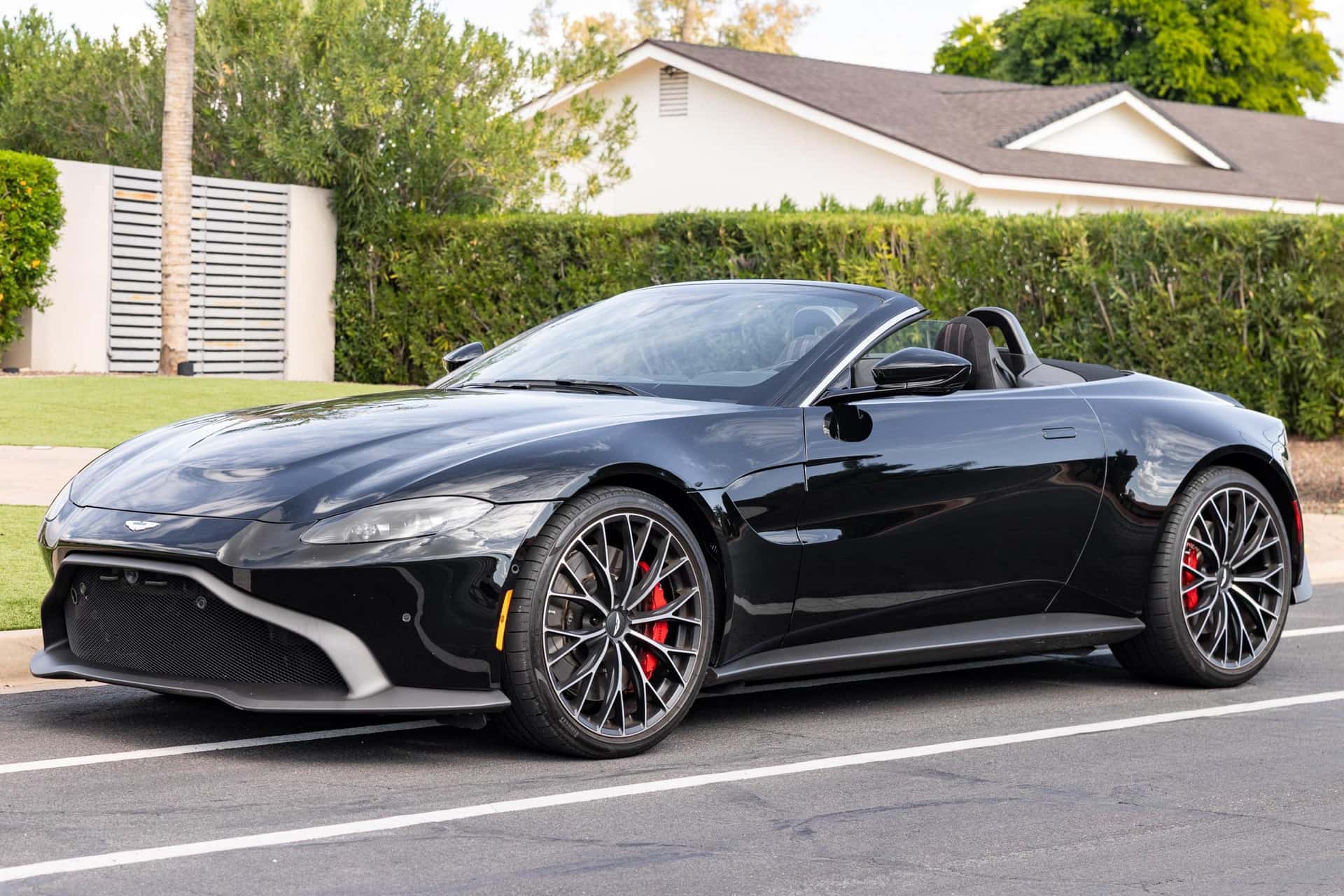 2023 Aston Martin Vantage sold for $128,000