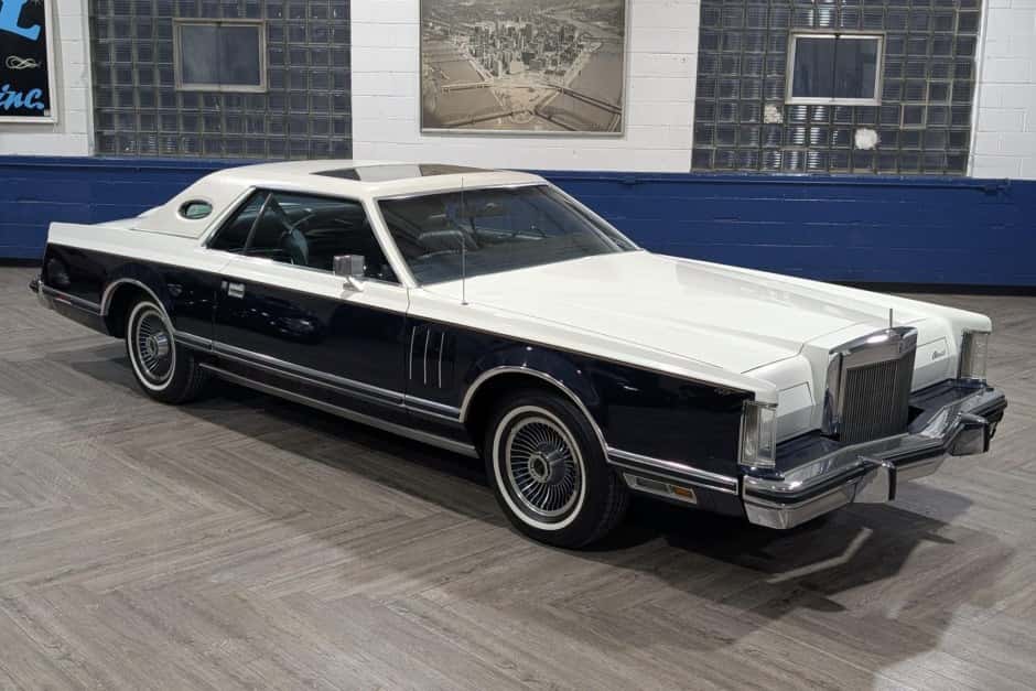 1979 Lincoln Continental Mark V (1977-1979) sold for $16,000
