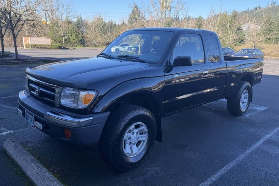 1999 Toyota Tacoma (N1X0 1995-2005) sold for $23,500