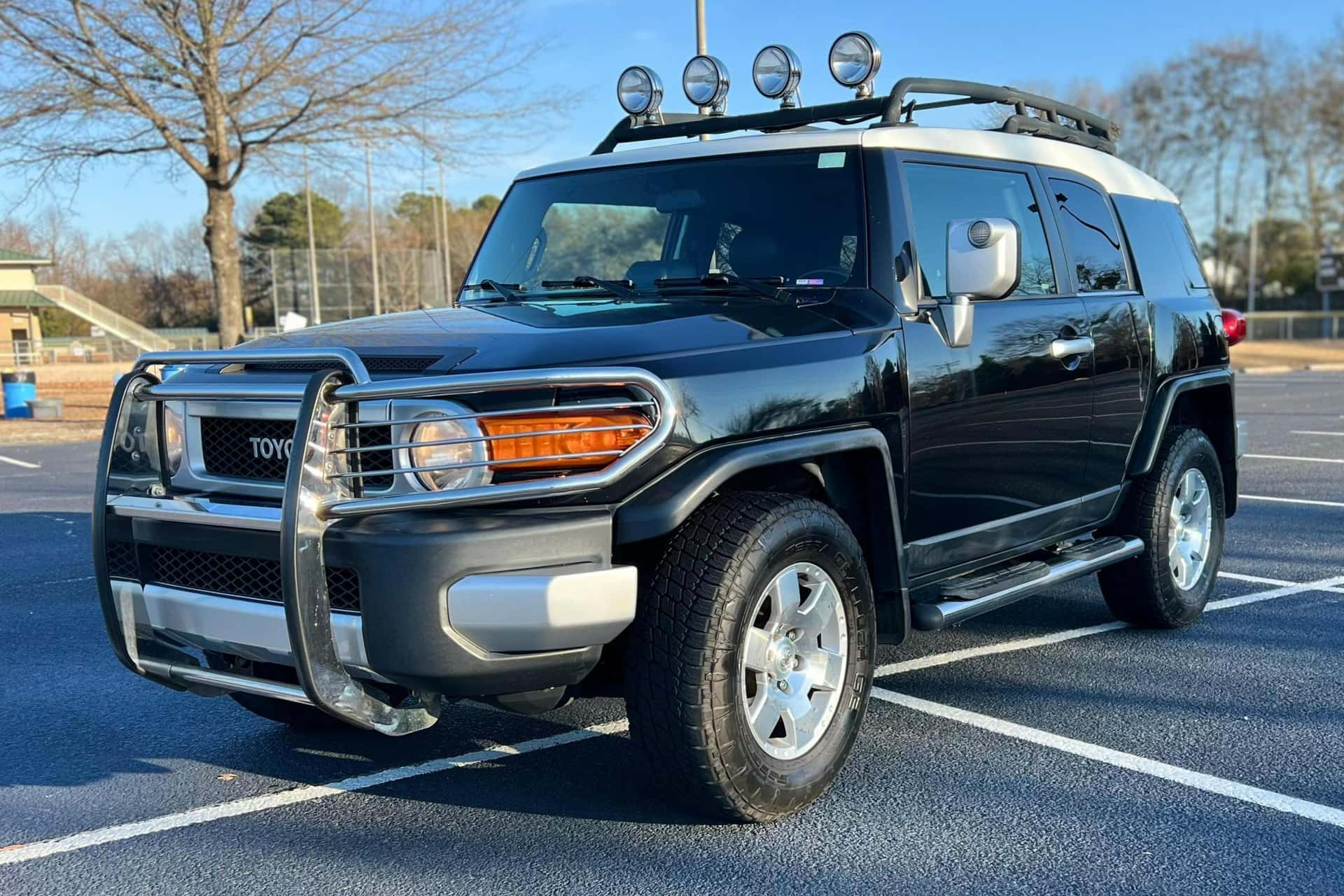 2007 Toyota FJ Cruiser sold for $9,550