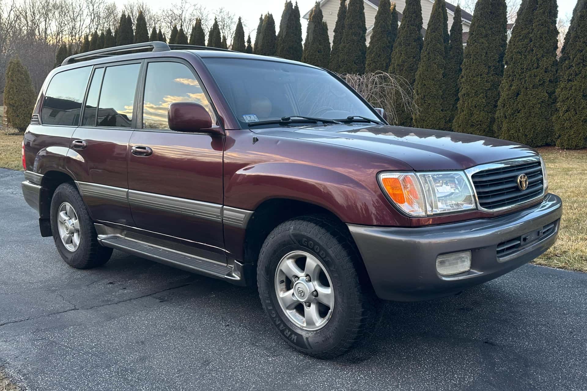 2000 Toyota Land Cruiser sold for $7,600