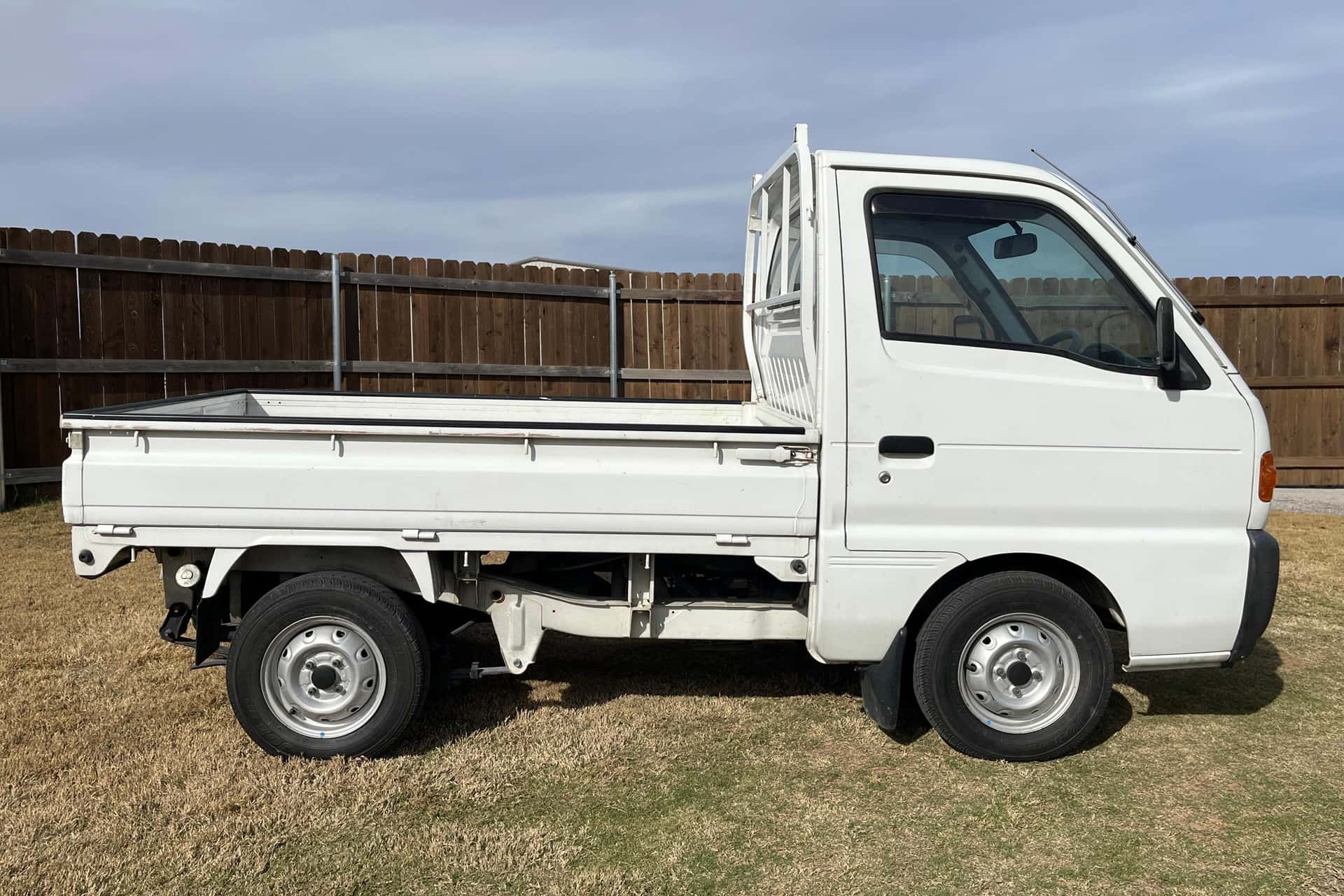 1995 Suzuki Carry Truck sold for $7,000