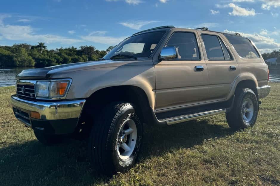 1995 Toyota 4Runner (N120) sold for $7,588