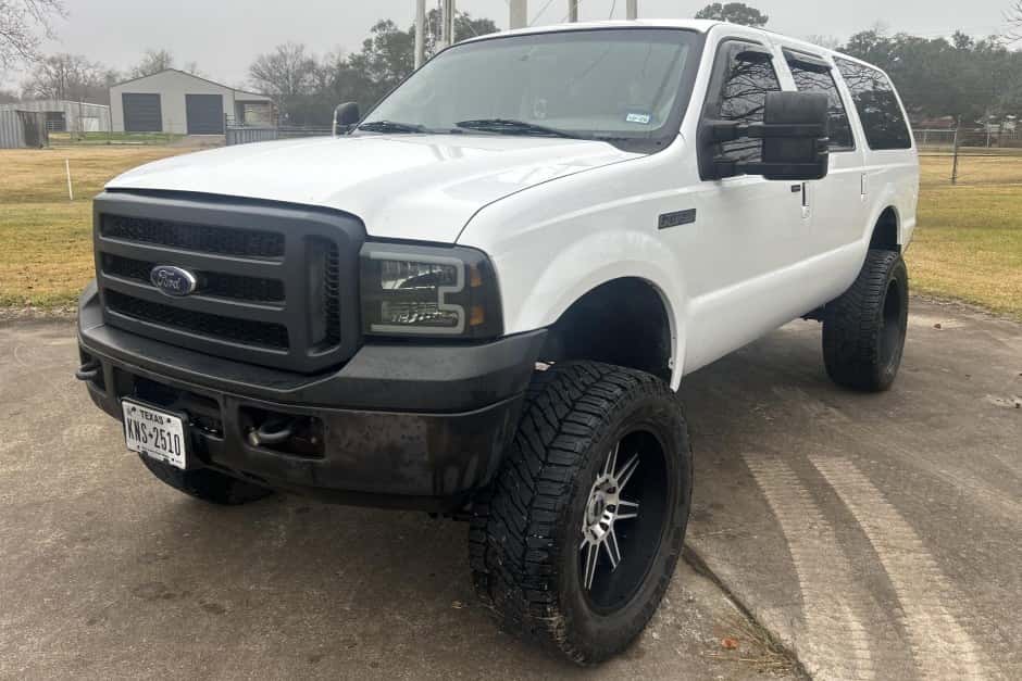 2002 Ford Excursion sold for $23,000