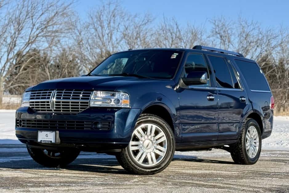 2014 Lincoln Navigator sold for $22,000