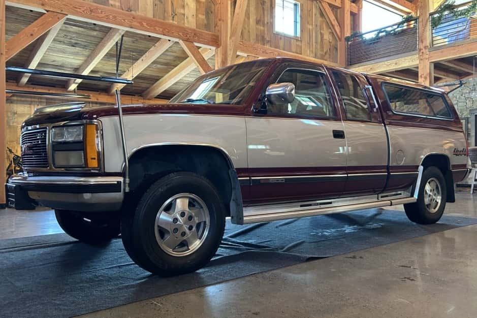 1993 GMC Sierra (GMT400 1988-2002) sold for $16,000