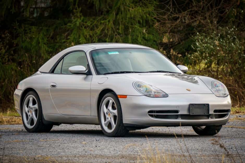 2001 Porsche 996 911 Carrera sold for $28,250