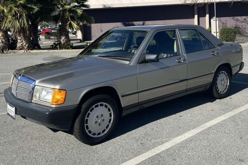 1988 Mercedes-Benz W201 190 sold for $7,200