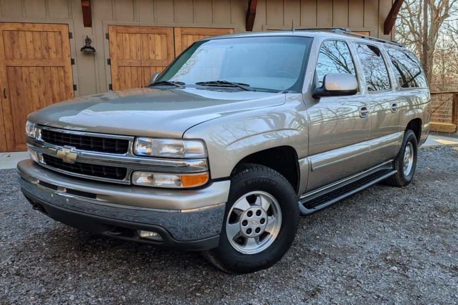 2002 Chevrolet Suburban (GMT800 2000-2006) sold for $19,500