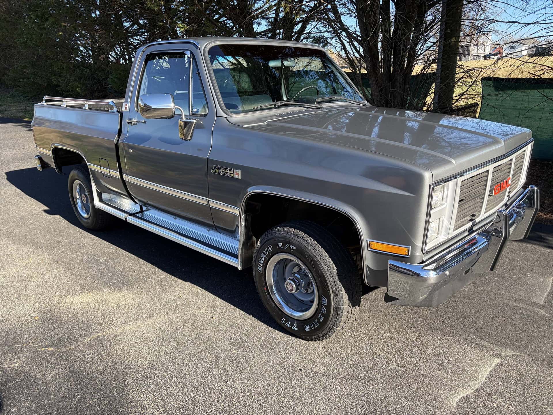 1987 GMC Sierra Classic 1500 4x4 sold for $41,475