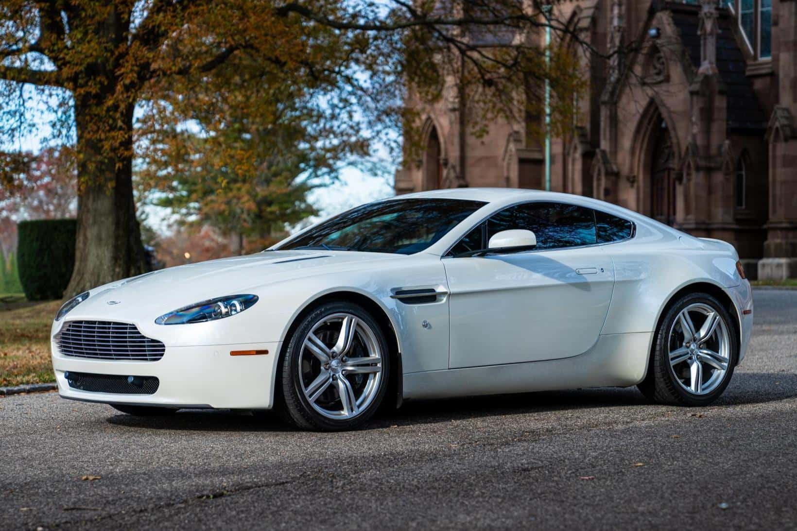 2009 Aston Martin Vantage sold for $32,800