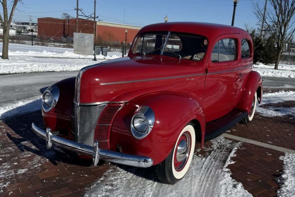 1940 Ford Standard, Deluxe, & Super Deluxe sold for $10,800