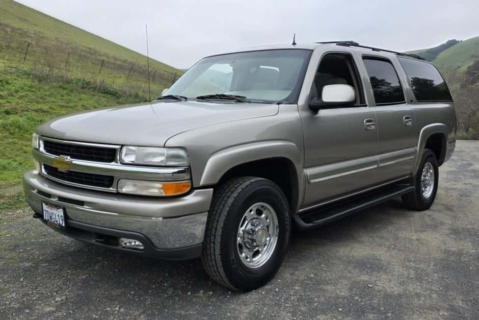 2002 Chevrolet Suburban (GMT800 2000-2006) sold for $18,500