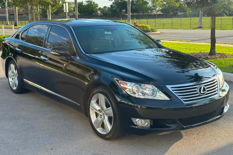 2012 Lexus LS Sedan sold for $20,008