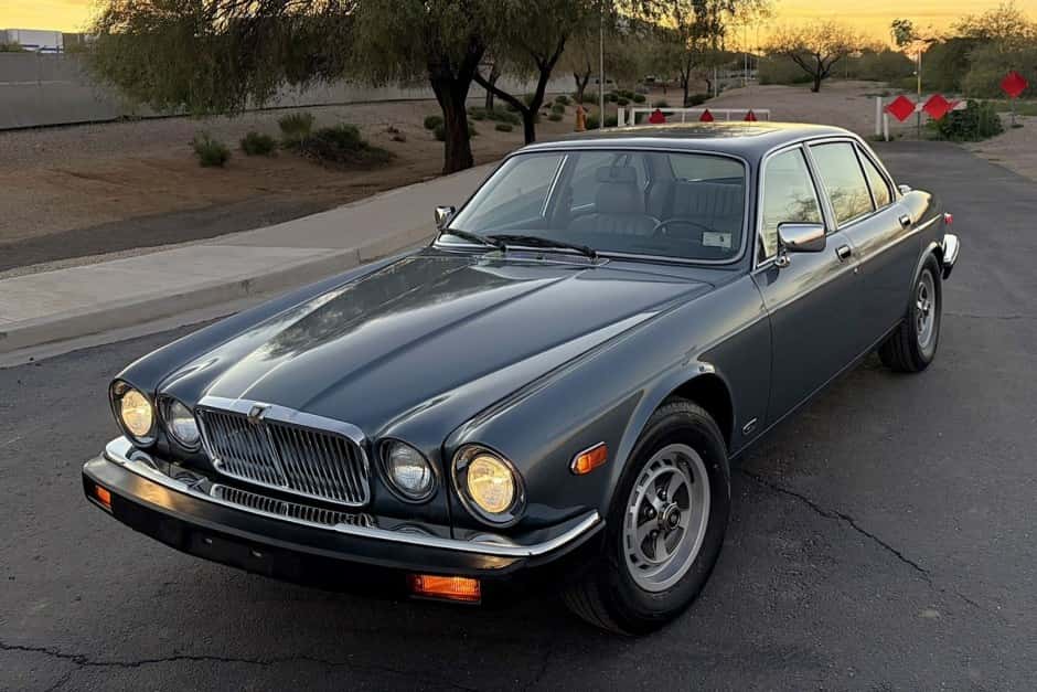 1986 Jaguar XJ Series 3 (1980-1992) sold for $30,250