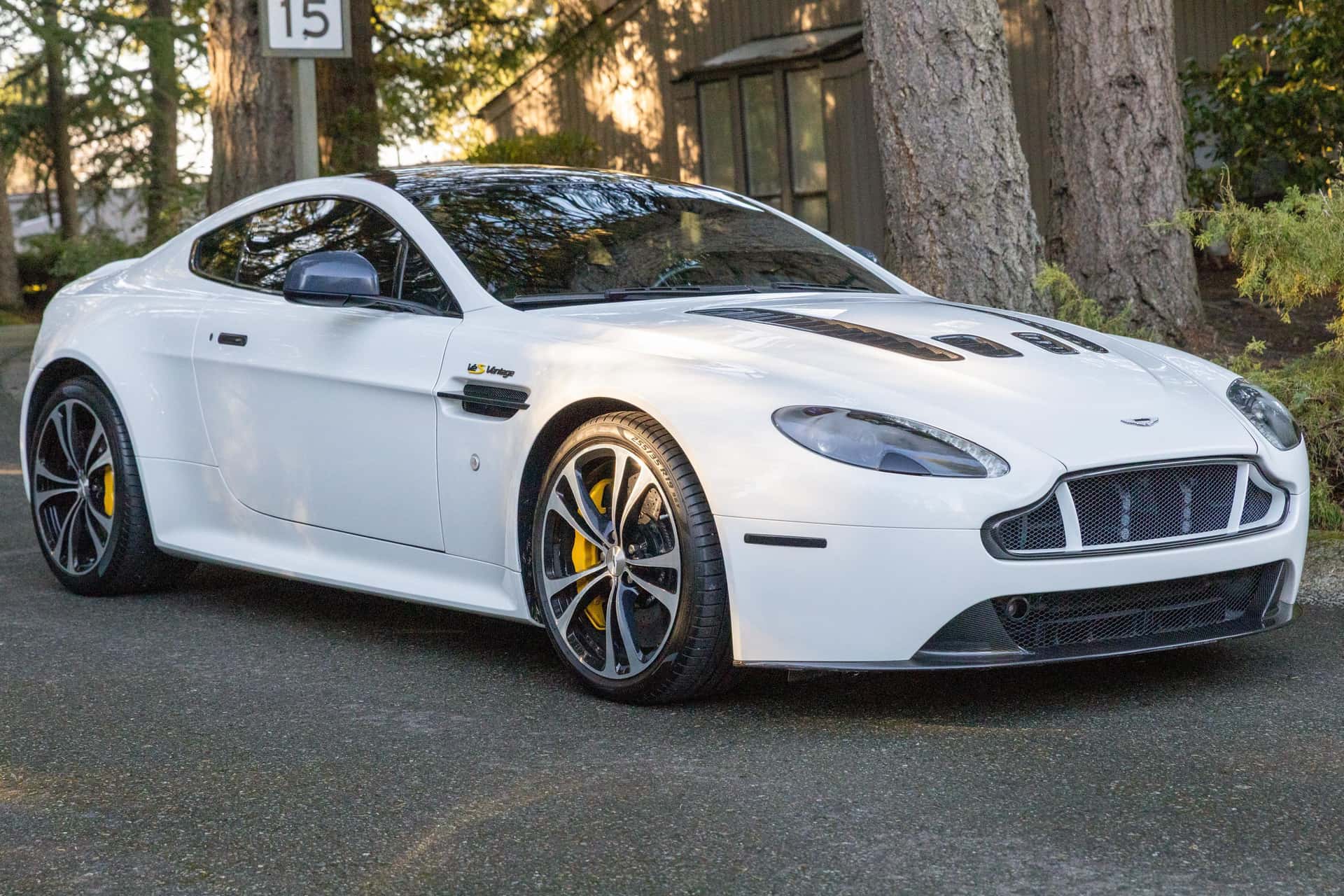 2015 Aston Martin Vantage sold for $84,000