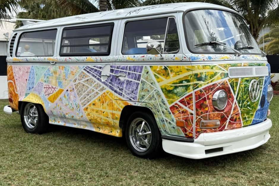 1970 Volkswagen Bay-Window Bus sold for $13,750