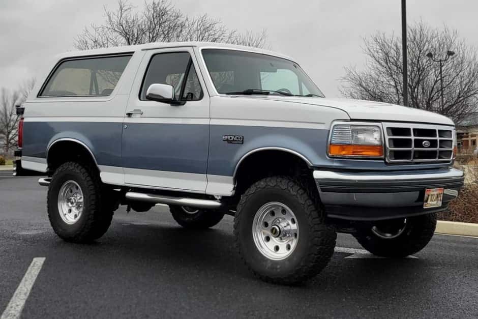 1993 Ford Bronco 4th-5th Generations 1987-1996 sold for $36,500