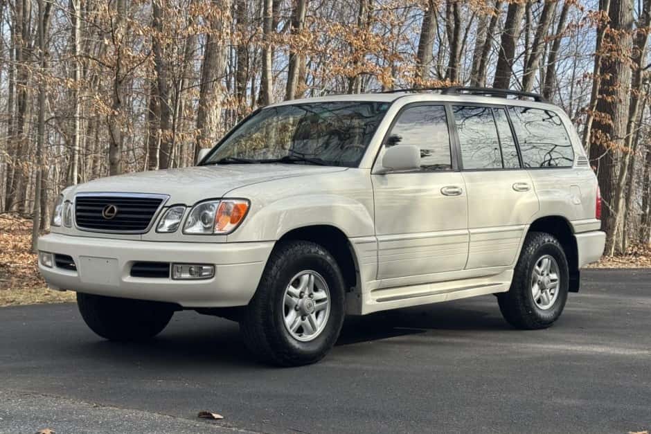2000 Lexus LX470 sold for $11,000