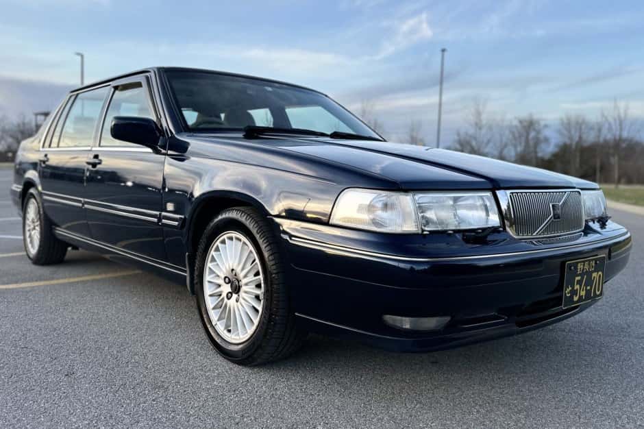 1998 Volvo 900-Series sold for $10,250