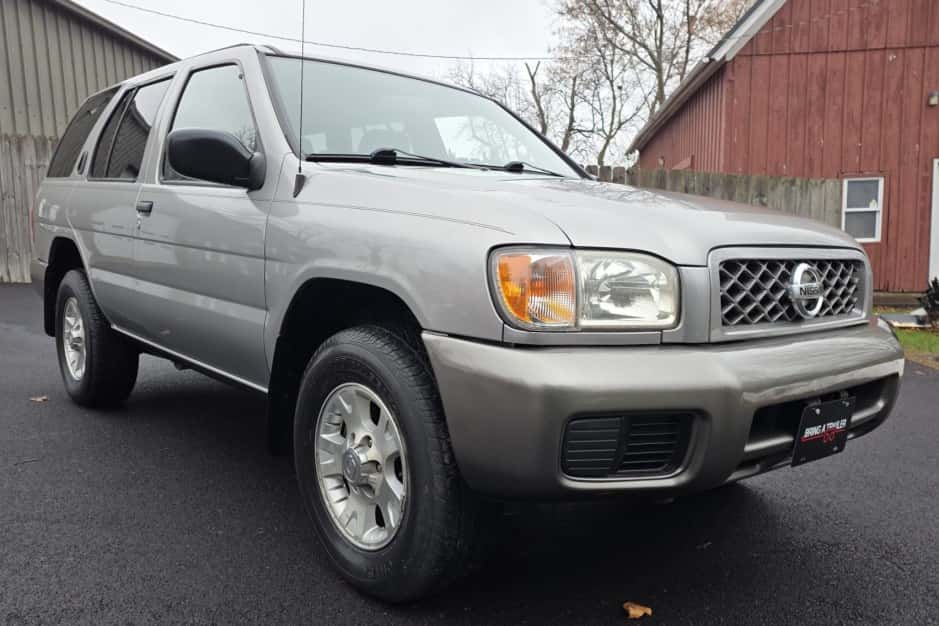 2000 Nissan Pathfinder sold for $8,000
