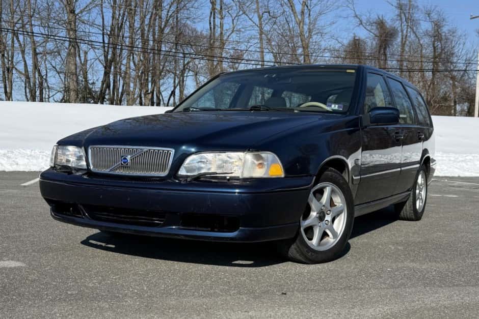 2000 Volvo V70 sold for $5,600