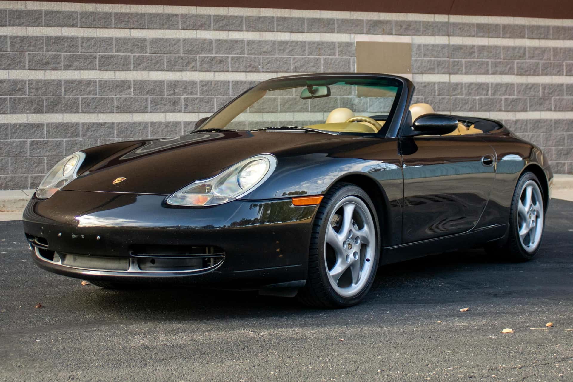 2000 Porsche 996 911 sold for $21,250