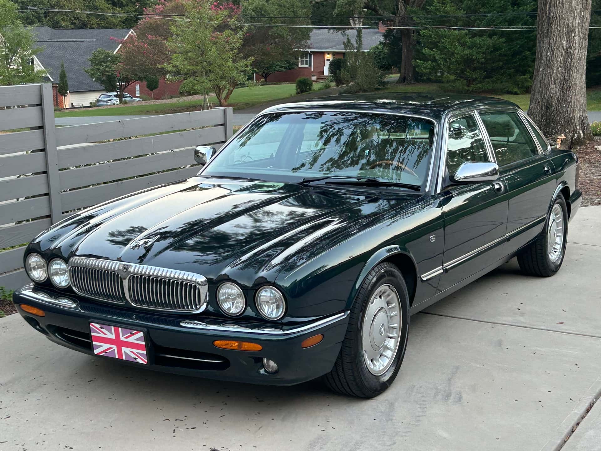 2000 Jaguar XJ Vanden Plas sold for $7,500