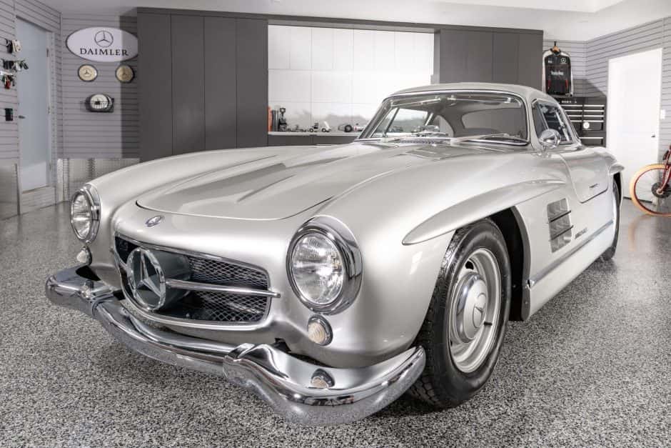 0 Mercedes-Benz 300SL Gullwing & Roadster sold for $325,000