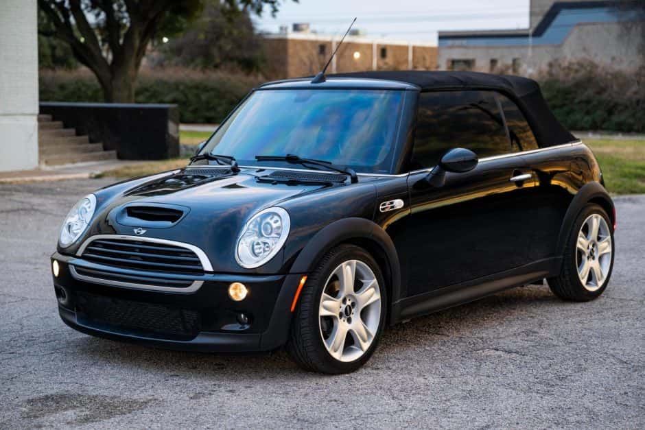 2005 Mini R52 Cooper Convertible sold for $11,500