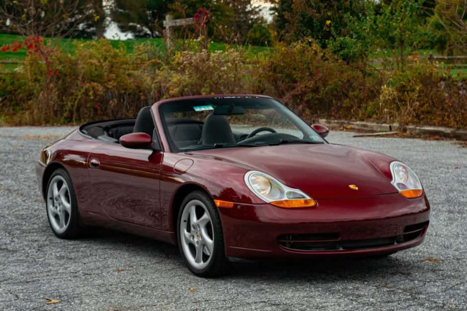 1999 Porsche 996 911 Carrera sold for $31,500