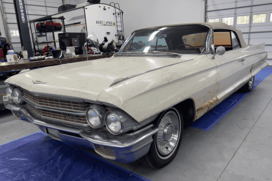 1962 Cadillac Series 62 sold for $9,500