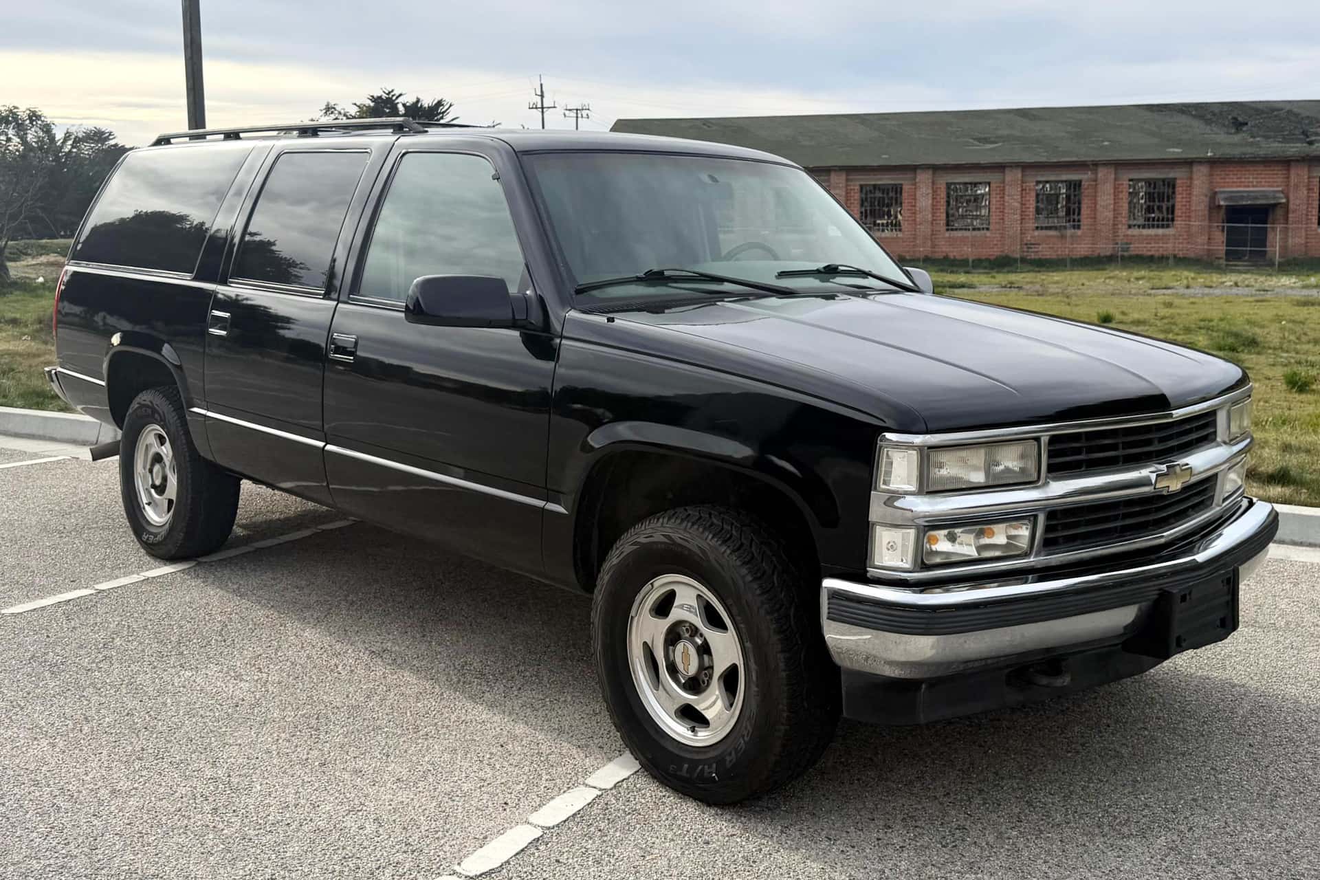 1996 Chevrolet Suburban sold for $5,600